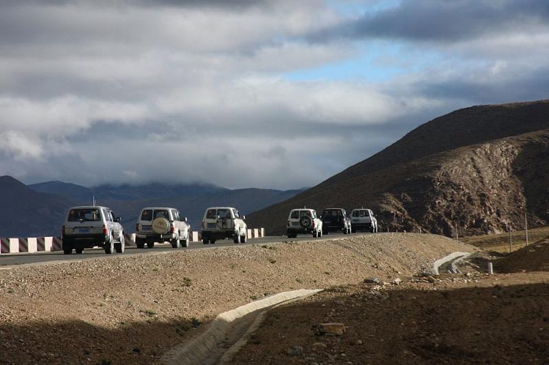 187 The convoy heading back to Shigatse.jpg